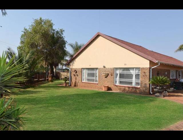 4 BEDROOM HOUSE FOR SALE IN CULEMBORG PARK